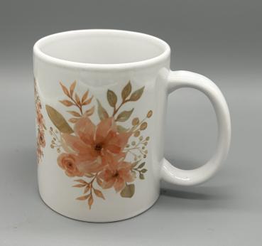 Tasse mit Blumenmotiv und Monogramm, 325 ml